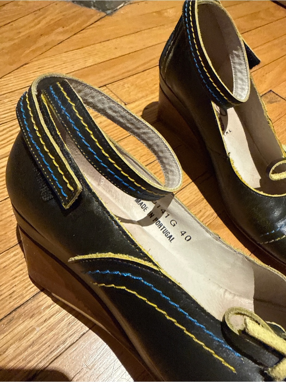 Fly London Wedge Shoes w Ankle Strap - Heel Needs Repair - Picture 9 of 11